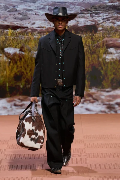 Look 77